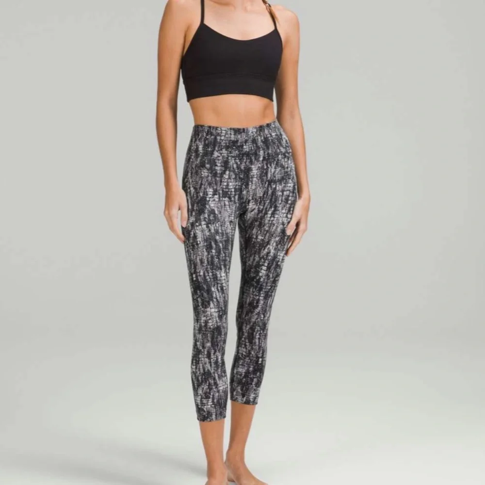 Lululemon InStill High-Rise Crop 23
